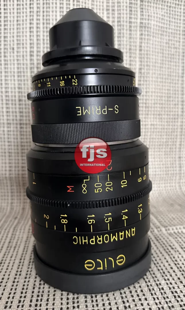 Anamorphic zoom lens