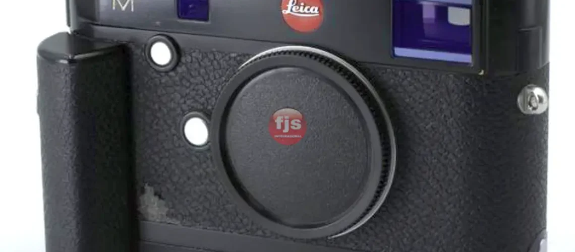 Leica-Compact-Camera-nnamzluhcs-FJS-02